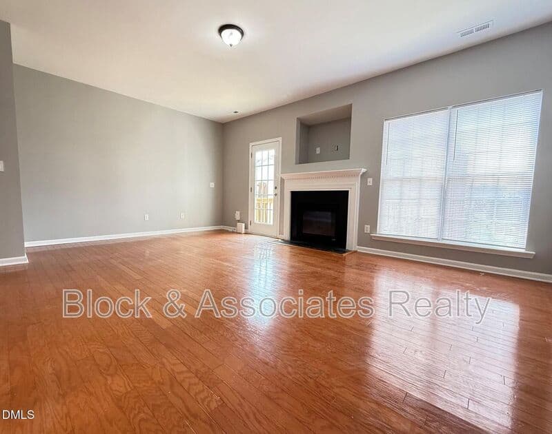 Raleigh House: 3113 Settle In Ln