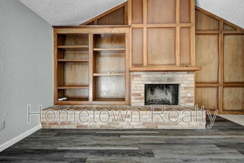 Norman Condo: 1713 Hillcrest Drive