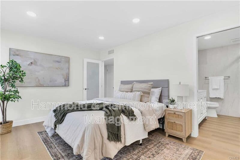 West Hollywood Condo: 970 Palm Ave.
