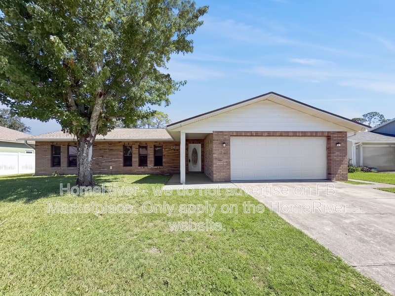 Edgewater House: 2811 Queen Palm Dr