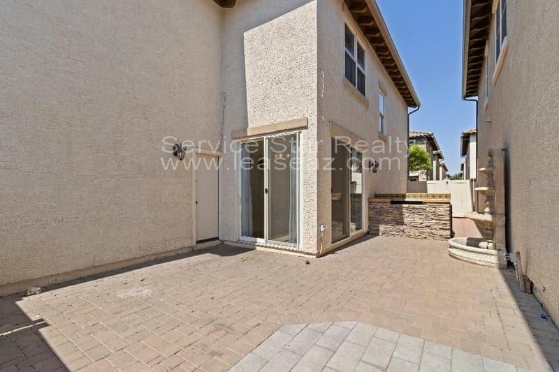 Gilbert House: 860 S Huish Dr