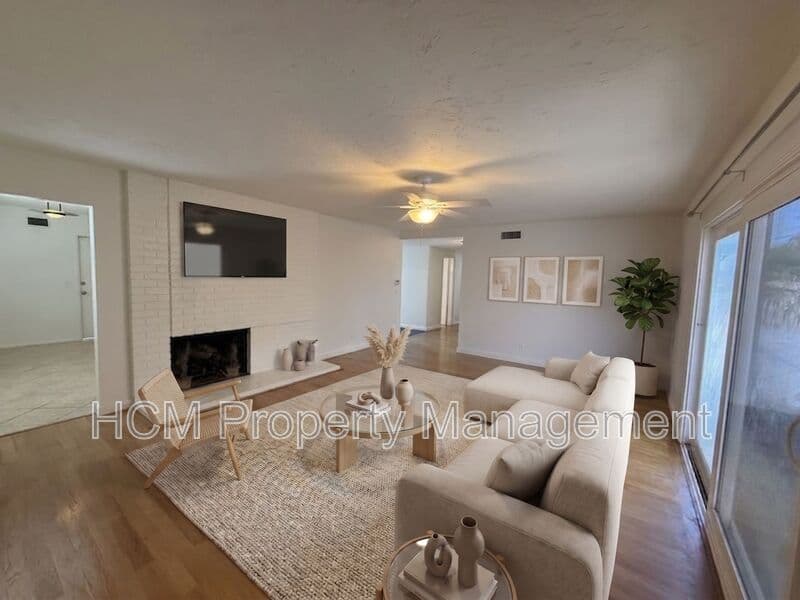 Huntington Beach House: 16402 Birdie Ln