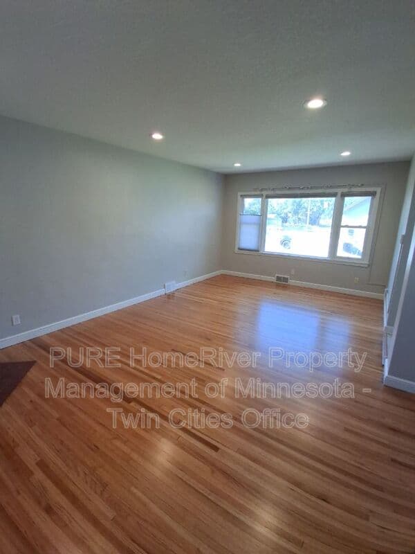 Hugo Condo: 5557 146th St N