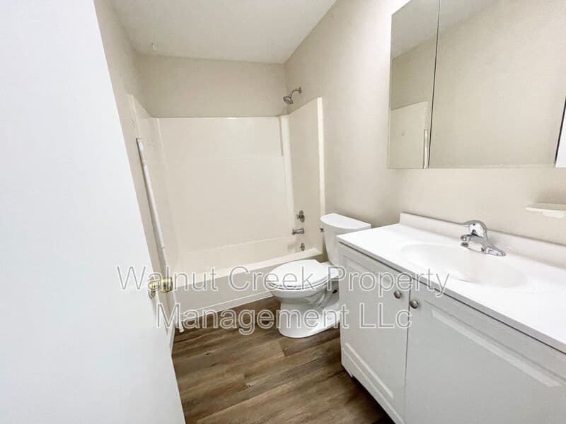 Lorain Condo: 2104 Tower Blvd