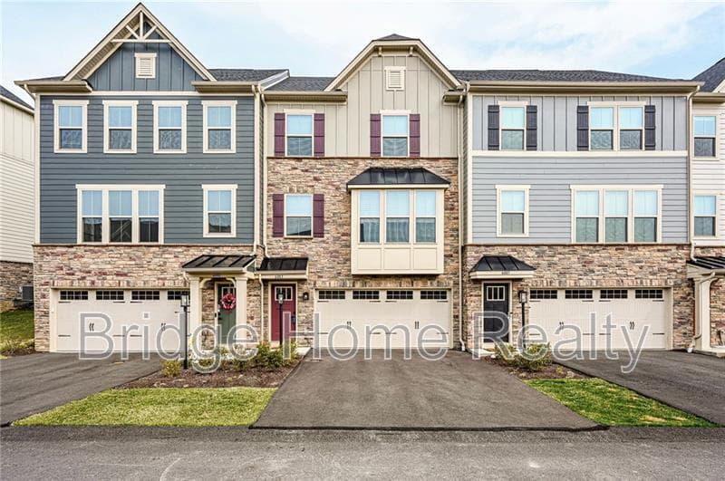 Jeannette House: 6003 Lampl Lane