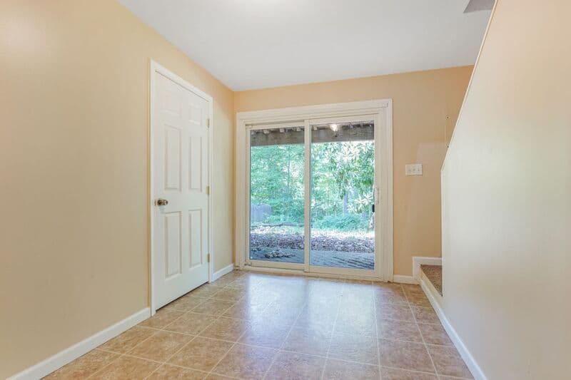 Fredericksburg House: 128 kings Mill Drive