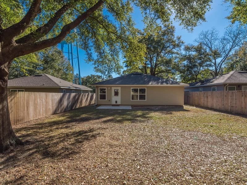 Crestview House: 407 East Field Avenue