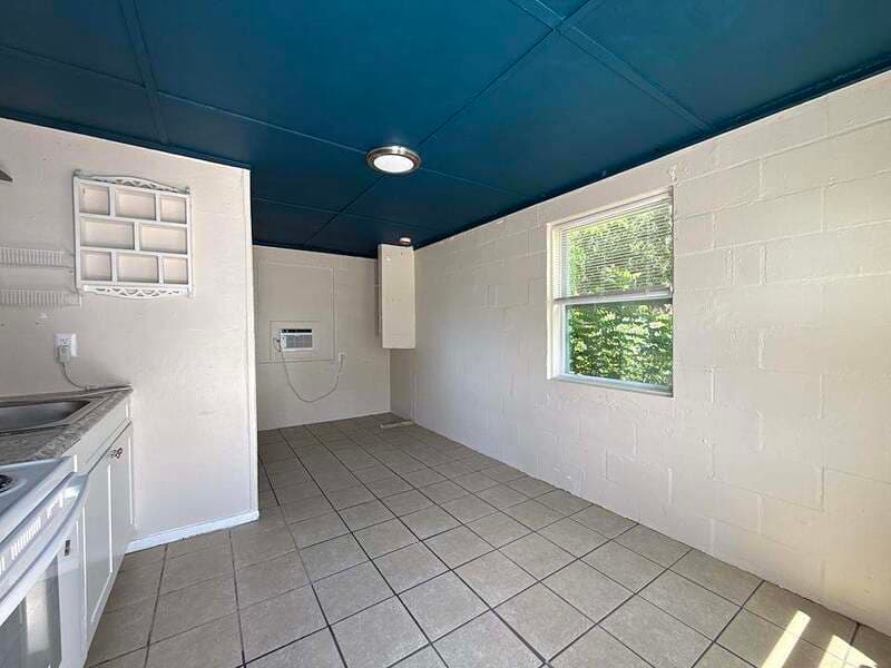 Nokomis House: 812 Padua Court
