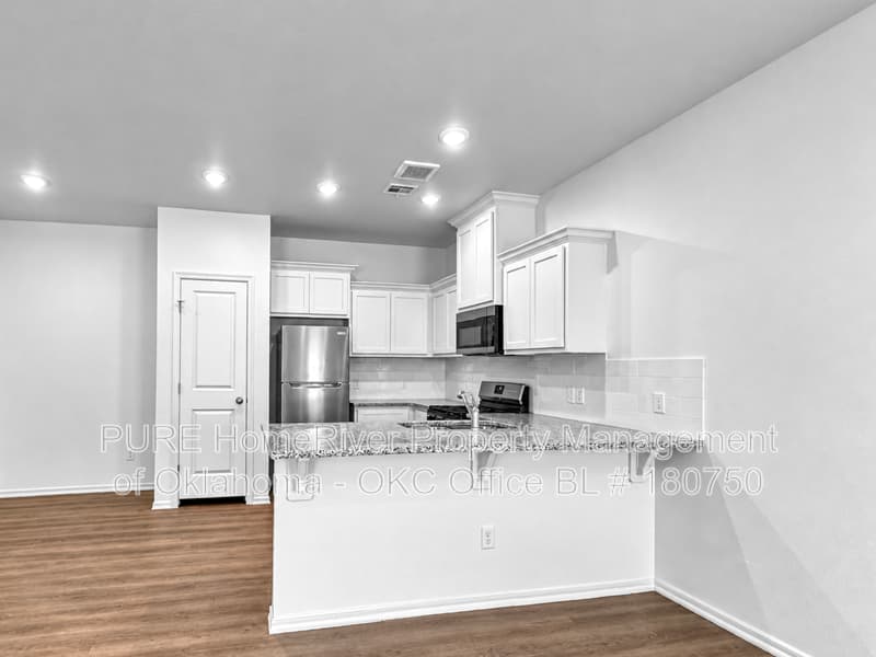 Oklahoma City Condo: 11421 University Dr