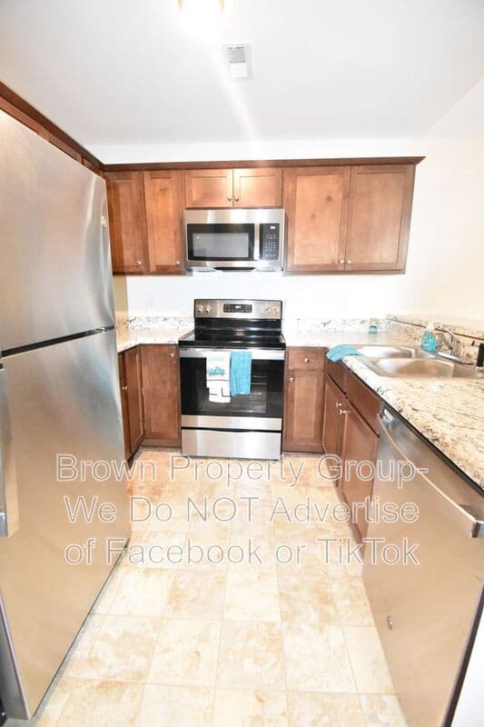 Fayetteville House: 1816 Tryon Dr