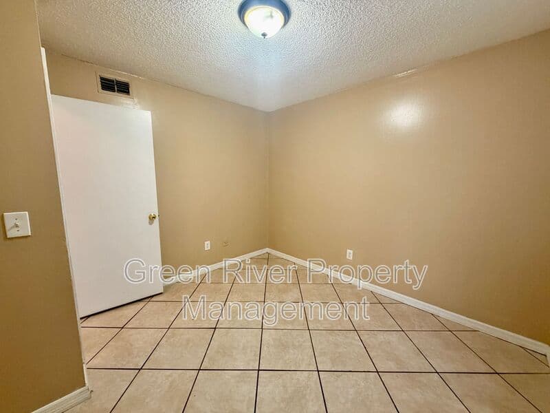 Jacksonville House: 5142 Ricker Road