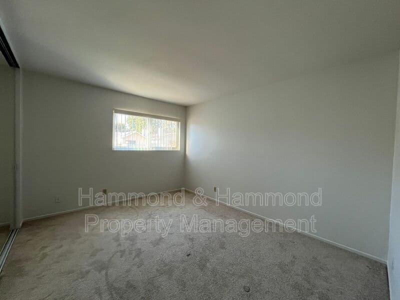 Thousand Oaks House: 832 Masterson Dr