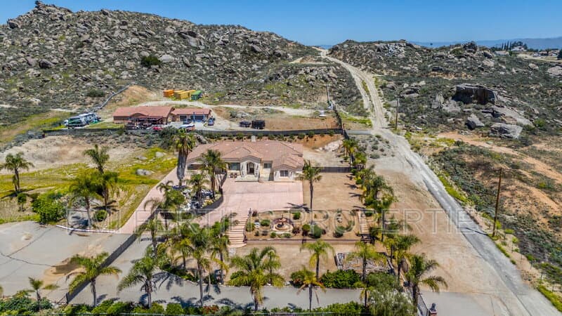 Riverside House: 17425 Cyrus Lane