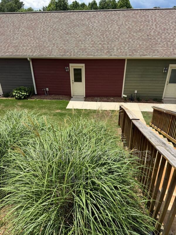 Greer Townhome: 604 Springbank Alley