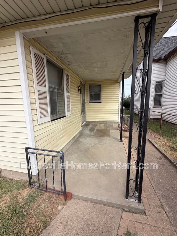 Evansville House: 737 East Virginia Street