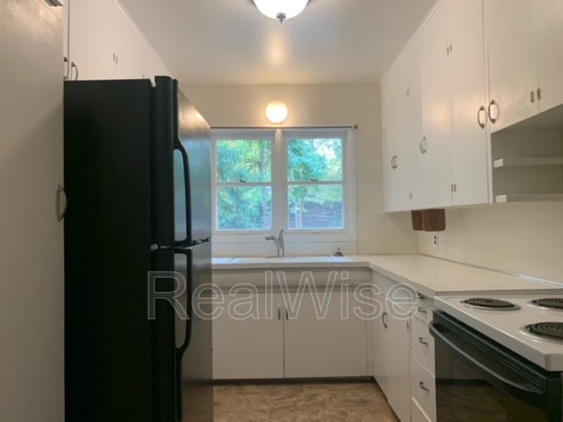Grants Pass House: 1324 NW Washington Blvd