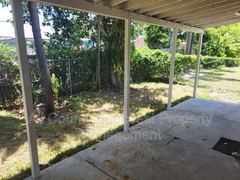 St.Petersburg House: 2444 14th Ave S