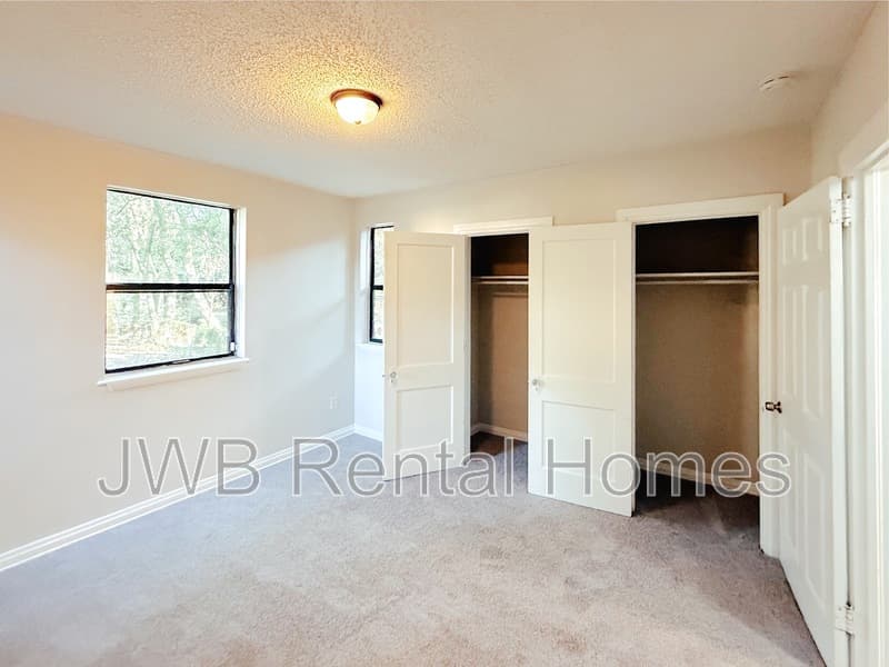 Jacksonville House: 2744 Broadway Ave