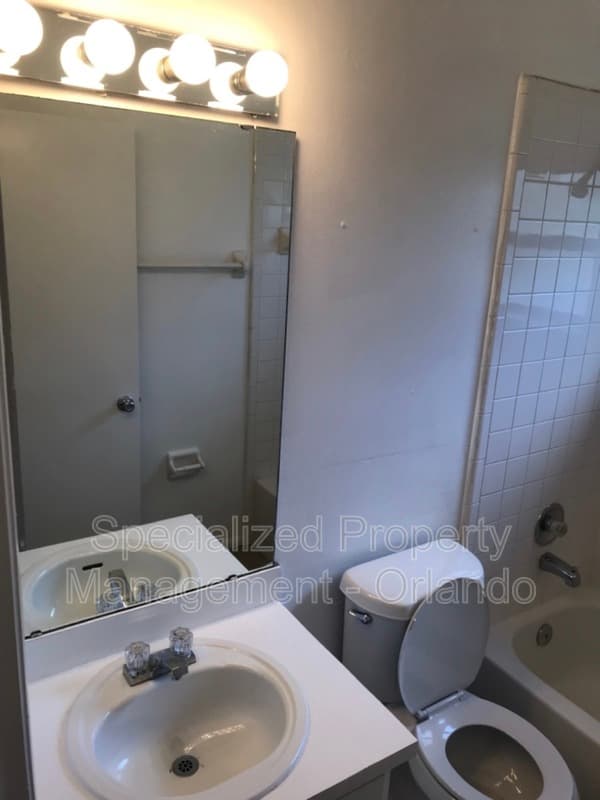 Orlando House: 4452 Goldenrain Ct
