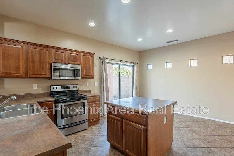 Maricopa House: 44626 W Yucca Ln
