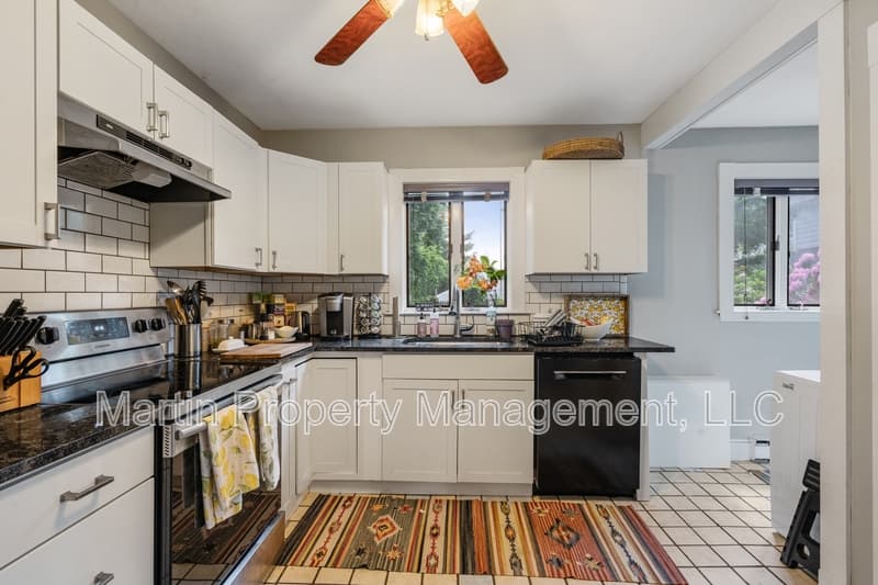Andover House: 15 Elm Court