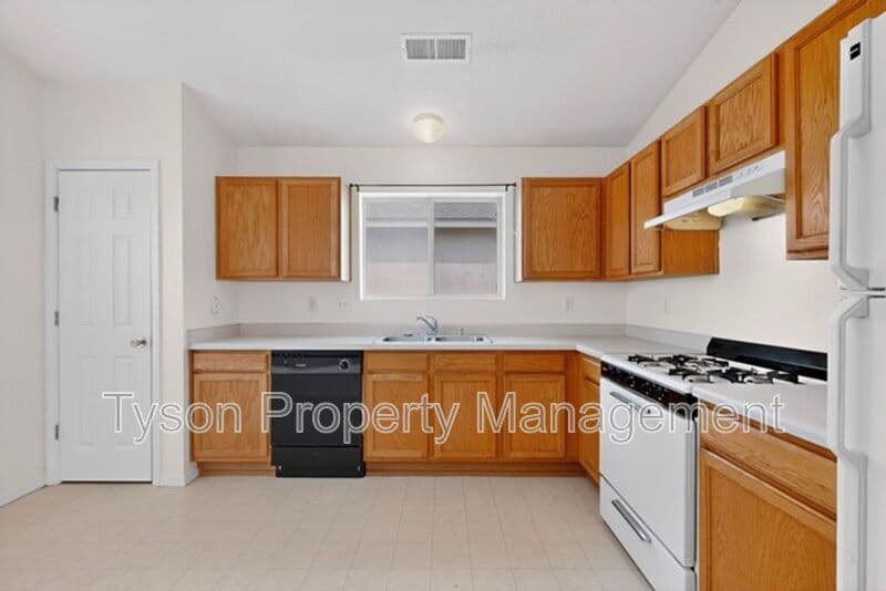 Rio Rancho House: 908 Bursum Ln