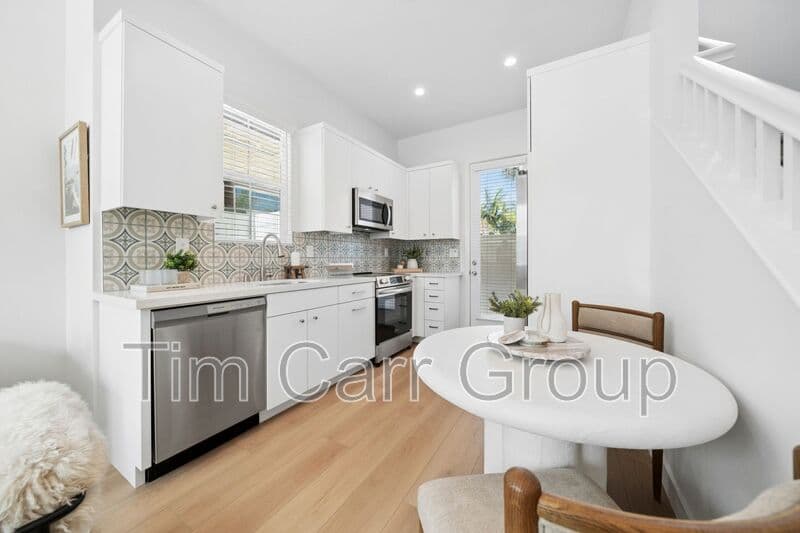 Costa Mesa Condo: 374 Hamilton St