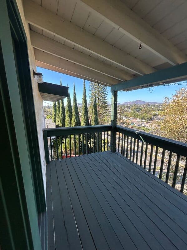 La Mesa House: 4040 Yale Ave