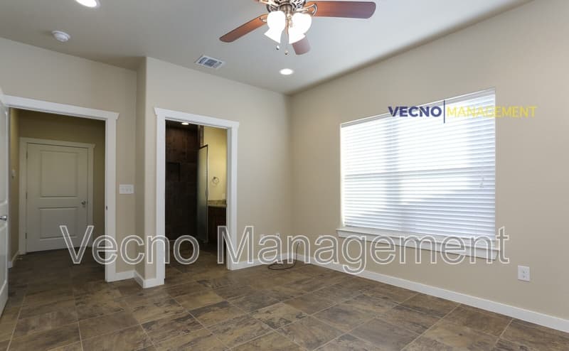 Pleasanton House: 215 Circle Court