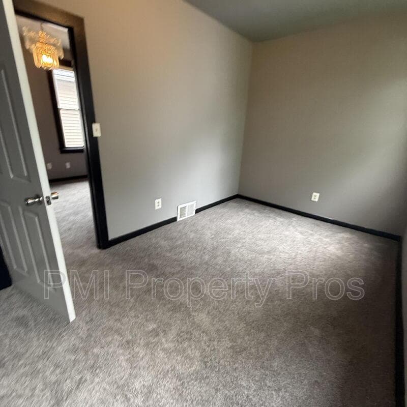 Milwaukee Condo: 3127 West Garfield Avenue