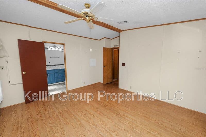 Lakeland House: 1706 Fox Hill Dr