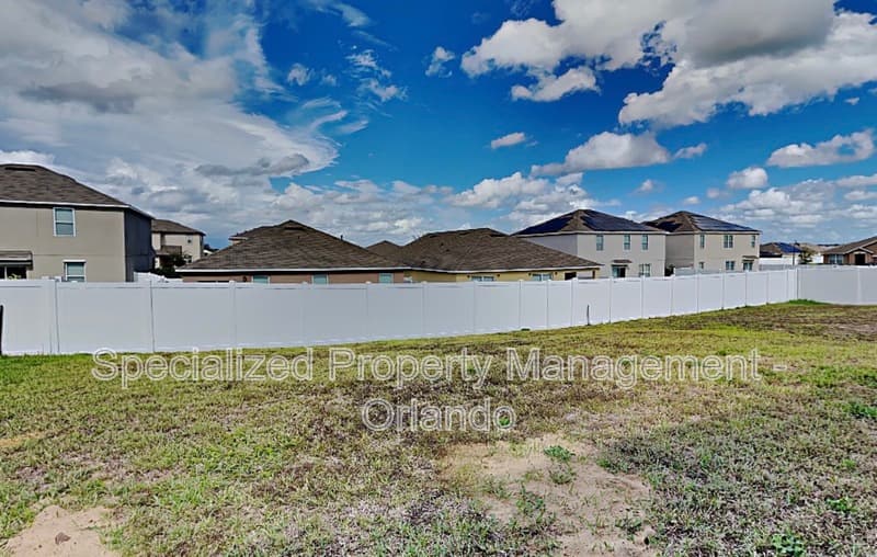 Davenport House: 320 Aberdeen Dr