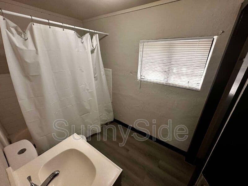 Orlando Condo: Unit 7 8105 W Colonial