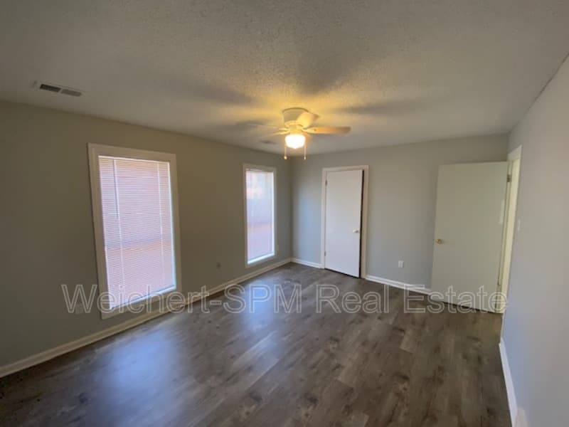 Memphis House: 5685 Remsen Dr