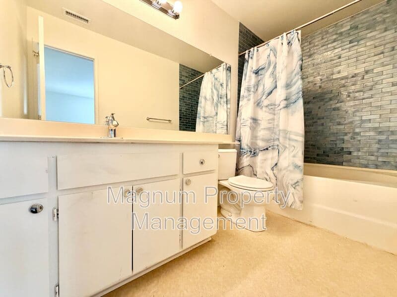 Hemet House: 25524 Sharp Dr