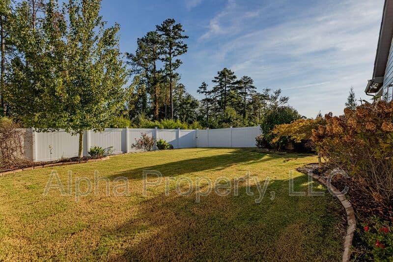 Greenville House: 14 Burl Ct