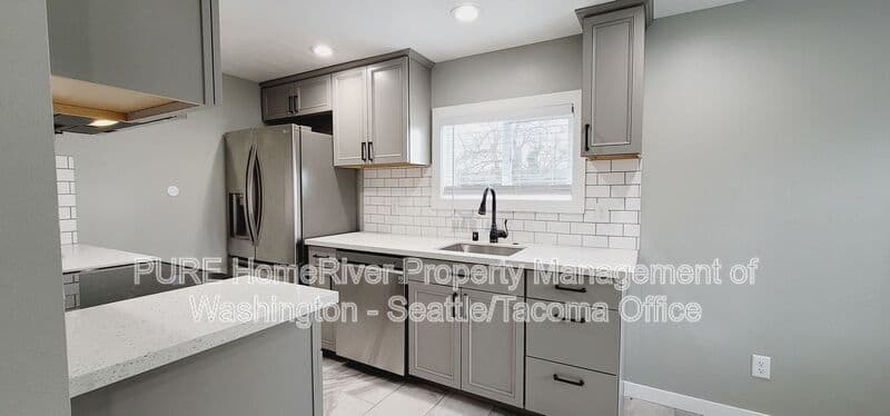 Tacoma Condo: 3216 E Roosevelt Ave