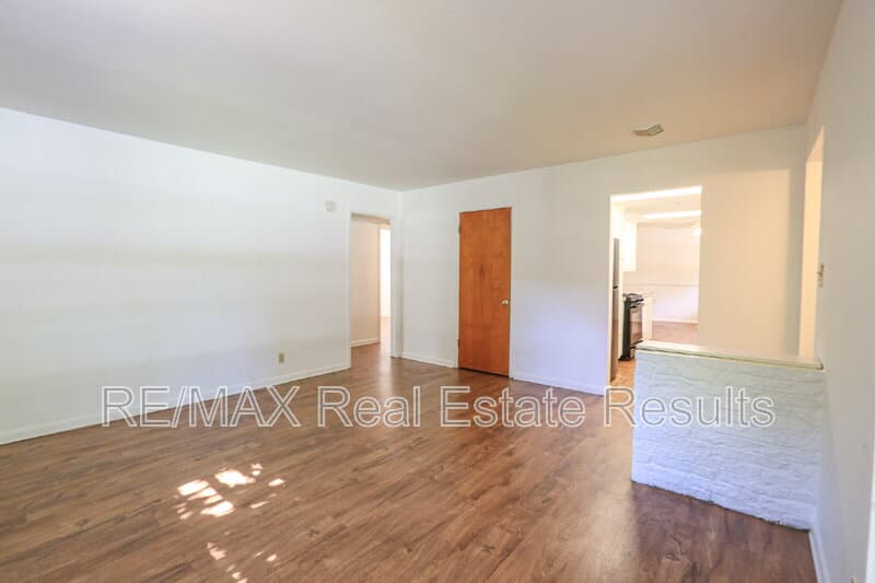 Springdale House: 1402 Lawrence Ave