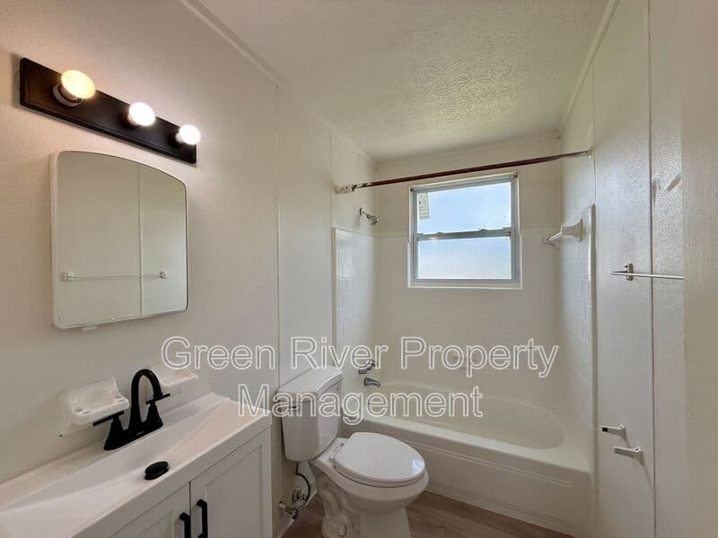 Jacksonville House: 1161 W 5th Street