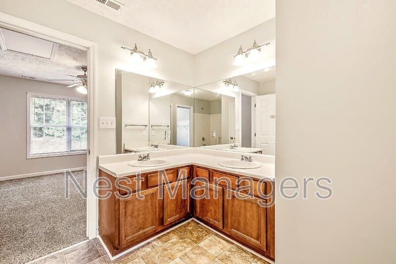 Fayetteville House: 519 Abbottswood Dr