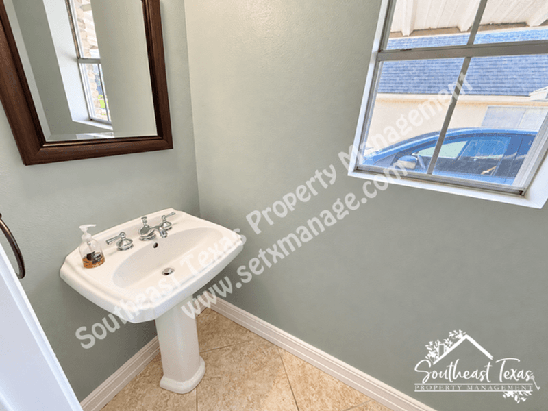 Beaumont House: 6030 Zenith Lane