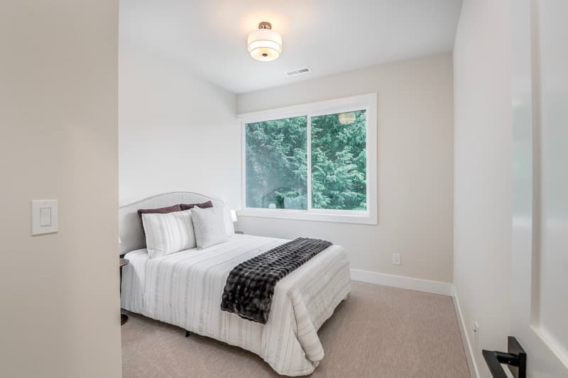 Kirkland House: 12648 NE 80th St