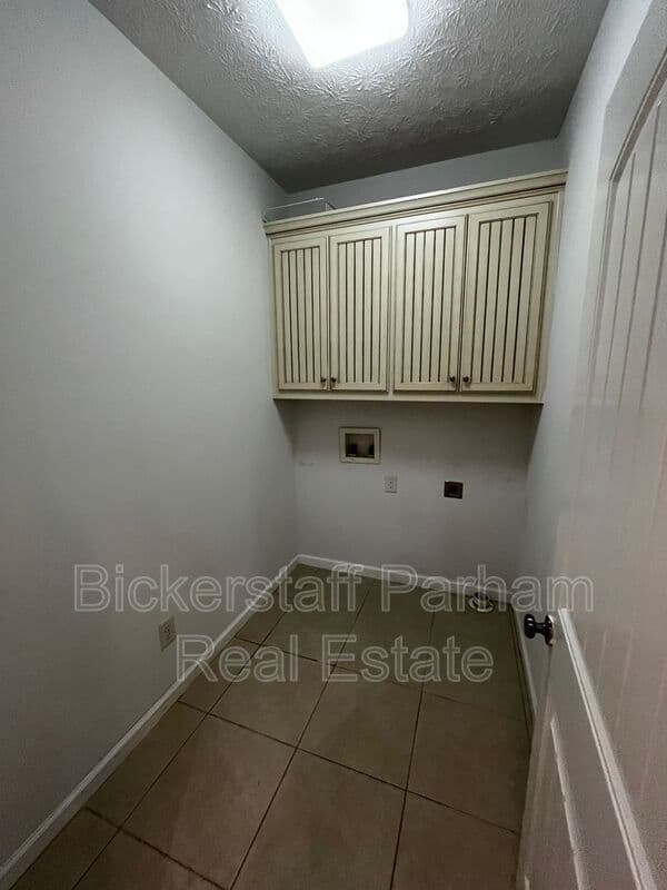 Columbus House: 7013 Imperial Way