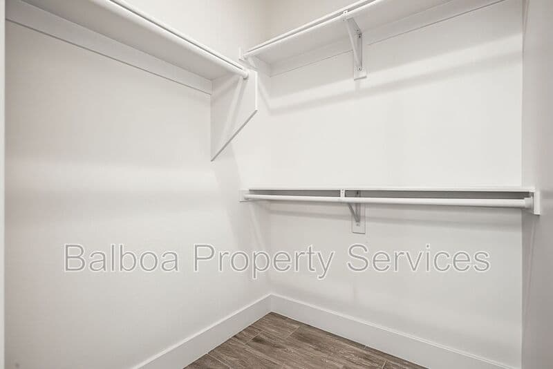Buckeye Condo: 212 2nd Ave E