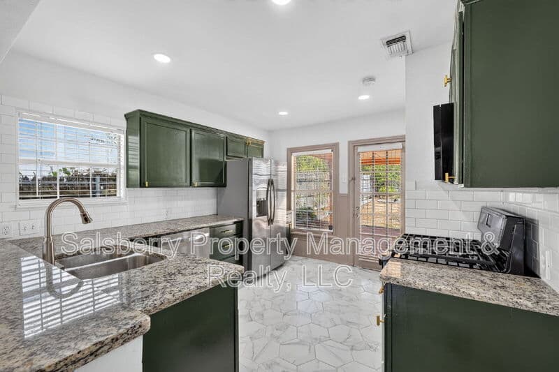 Fort Worth House: 3824 Collinwood Avenue