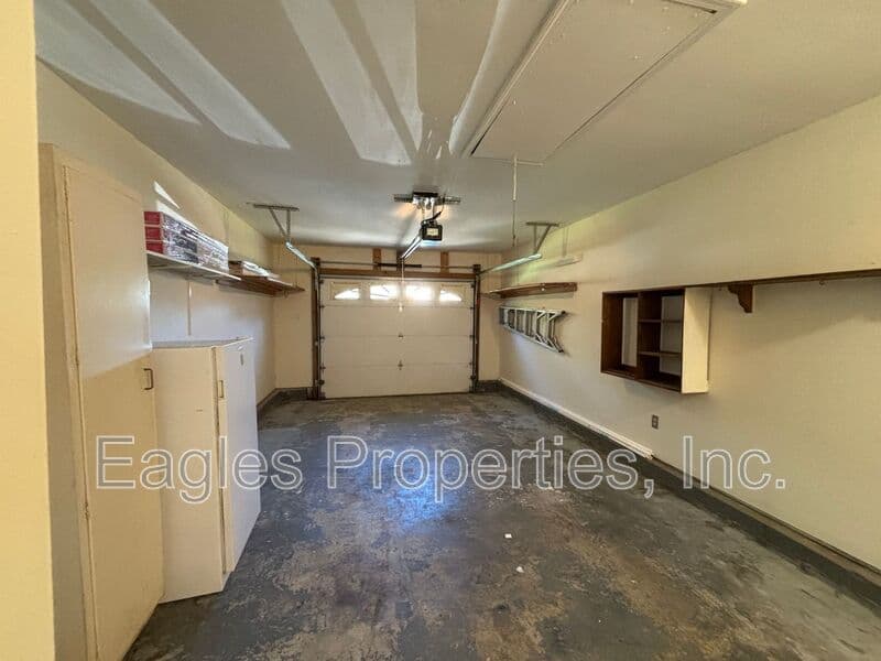 Dudley House: 102 Lakehurst Dr