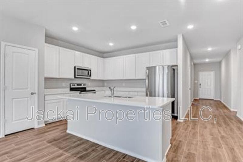 Van Alstyne House: 1217 Benwick Drive