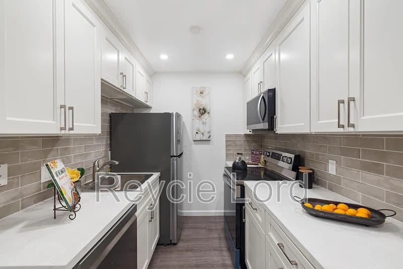 San Bruno Condo: 410 Boardwalk Ave