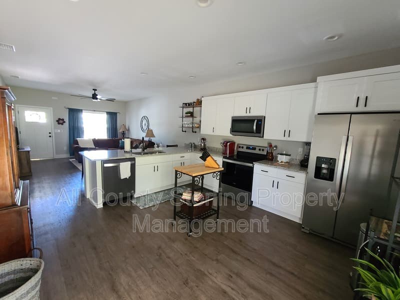 Fort White Condo: 316 SW Yulan St