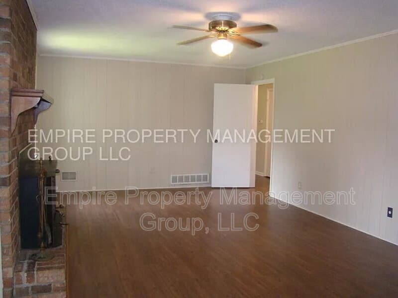 Columbia House: 113 Buckskin Ct